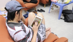 Bí ẩn bên trong chiếc ipad khiến Hoài Linh  'dán mắt' cả ngày